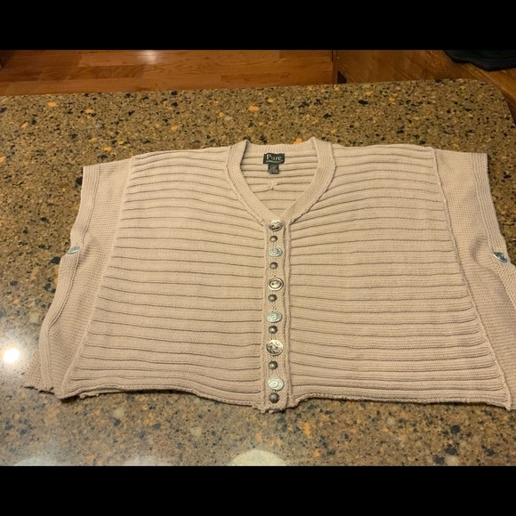 PURE hand knit sweater vest size M/L very unique buttons. Runs like a 1x - Picture 12 of 15